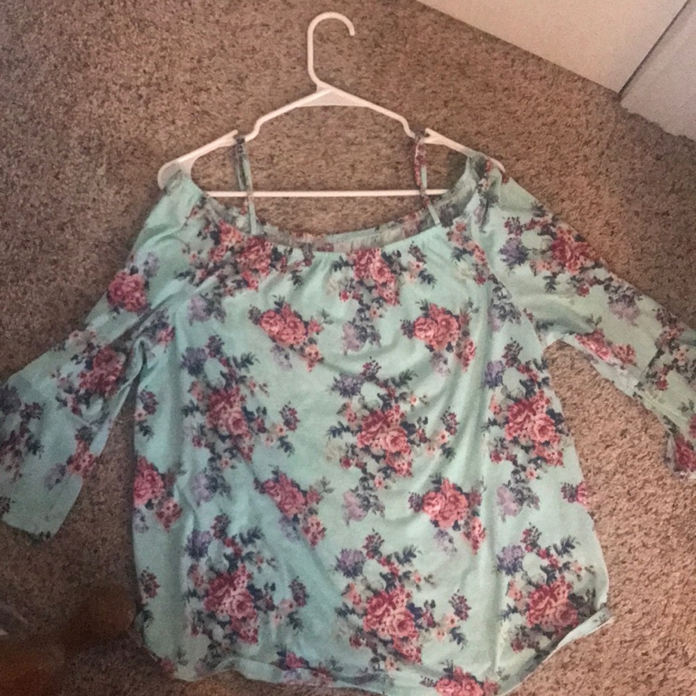3/4 sleeve cold shoulder top